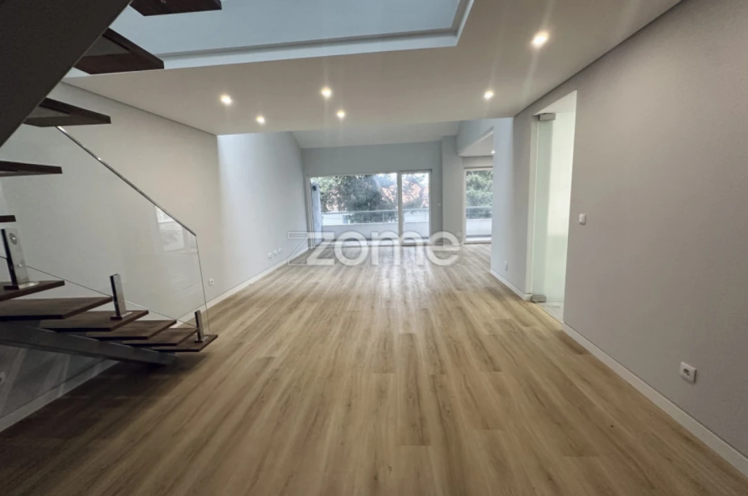 Apartamento T4 para Venda em Carcavelos e Parede Foto 11