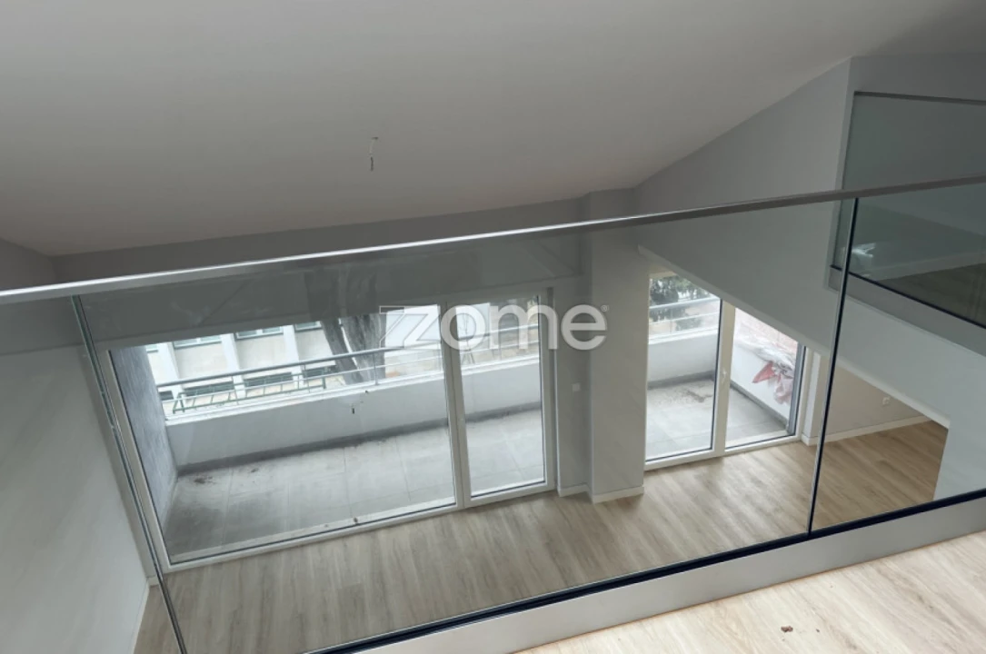 Apartamento T4 para Venda em Carcavelos e Parede Foto 19