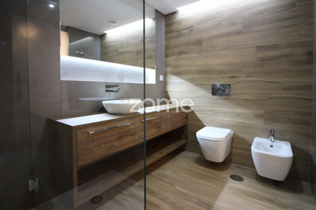 Apartamento T4 para Venda em Carcavelos e Parede Foto 23