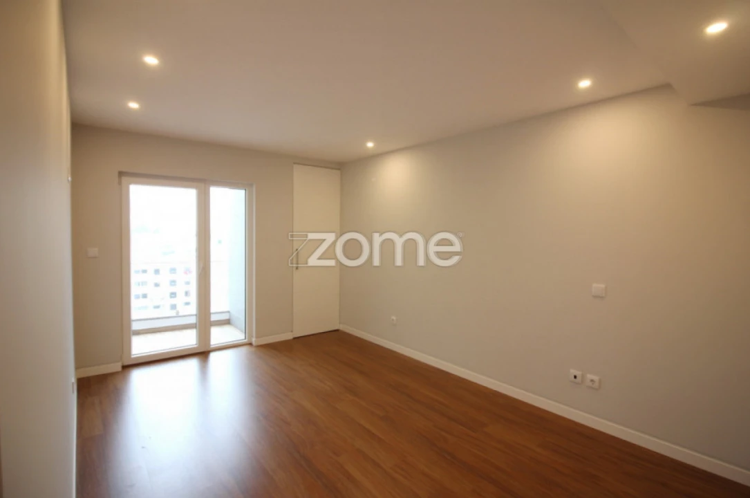 Apartamento T4 para Venda em Carcavelos e Parede Foto 18