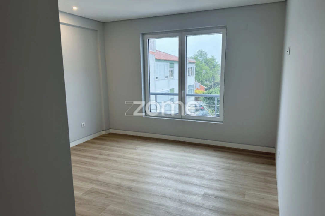 Apartamento T4 para Venda em Carcavelos e Parede Foto 22