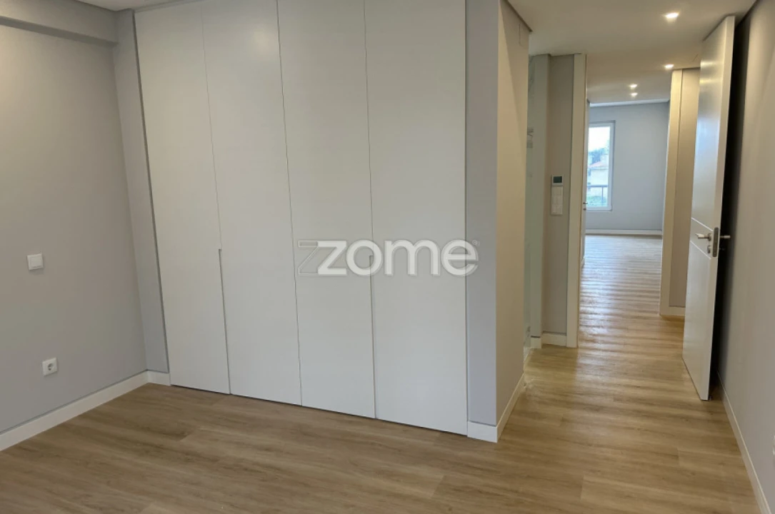 Apartamento T4 para Venda em Carcavelos e Parede Foto 24