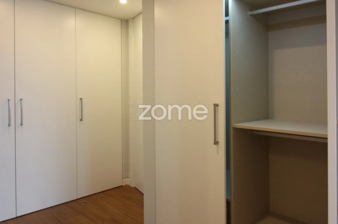 Apartamento T4 para Venda em Carcavelos e Parede Foto 17