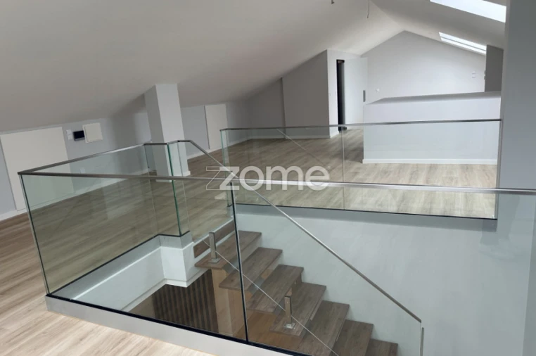 Apartamento T4 para Venda em Carcavelos e Parede Foto 8