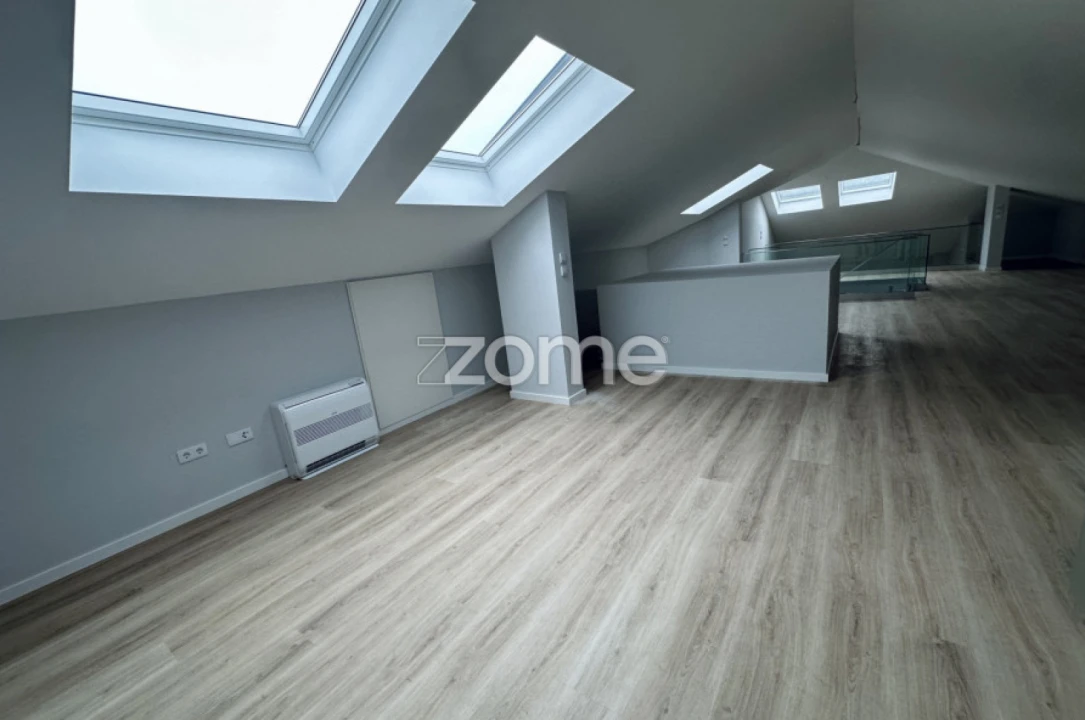 Apartamento T4 para Venda em Carcavelos e Parede Foto 10