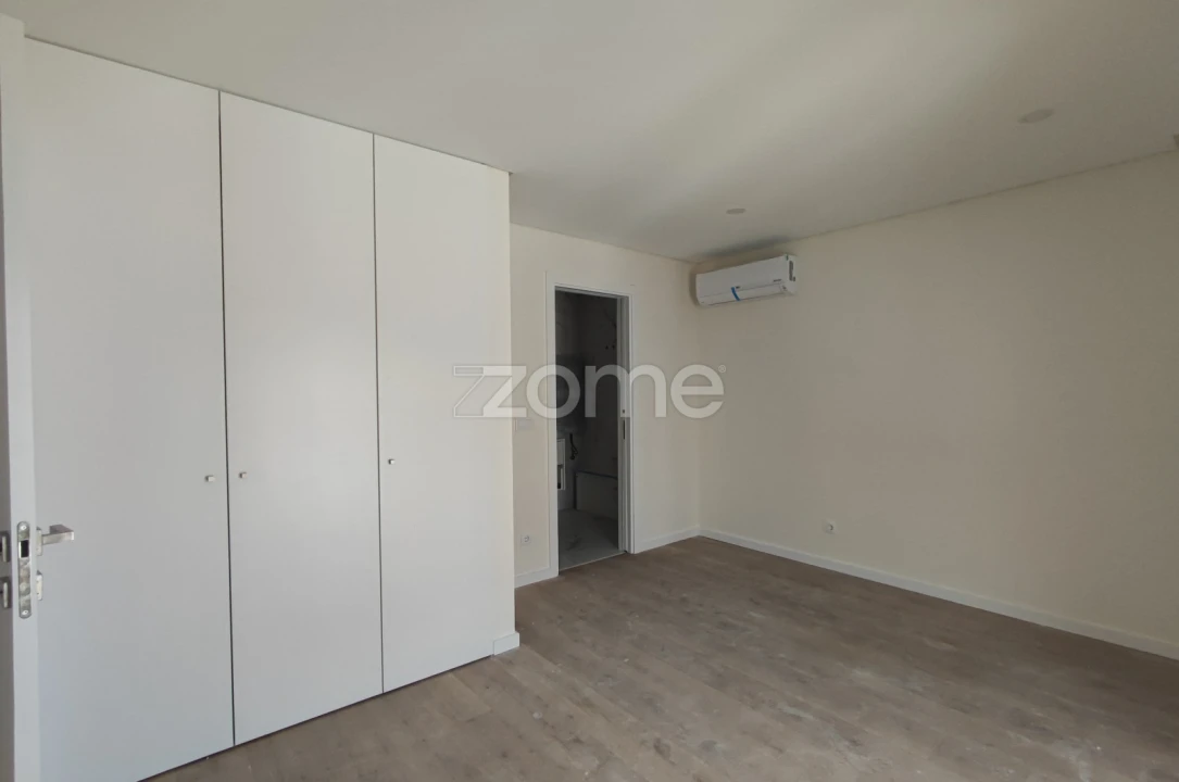 Apartamento T4 para Venda em Odivelas Foto 16