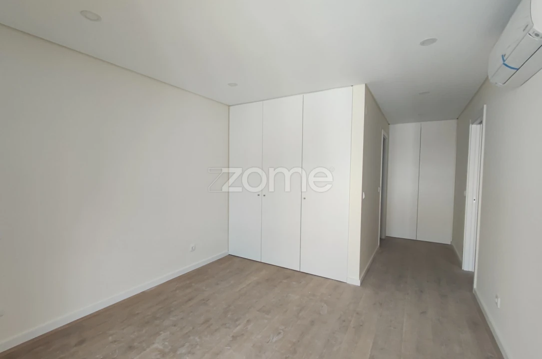 Apartamento T4 para Venda em Odivelas Foto 31