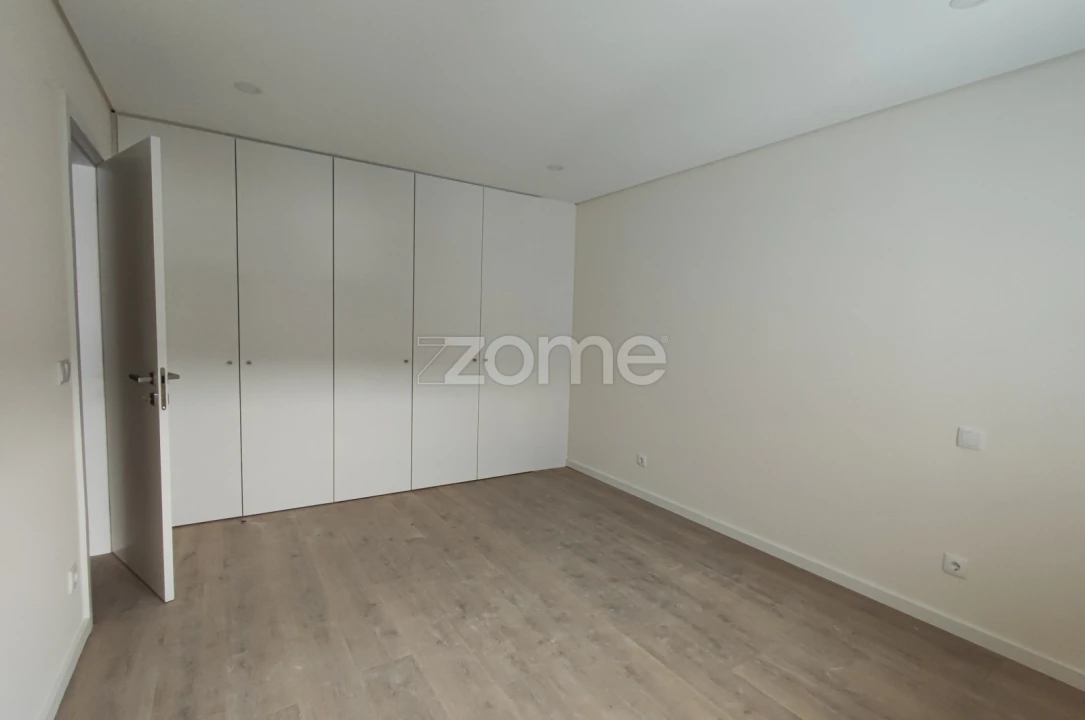 Apartamento T4 para Venda em Odivelas Foto 35
