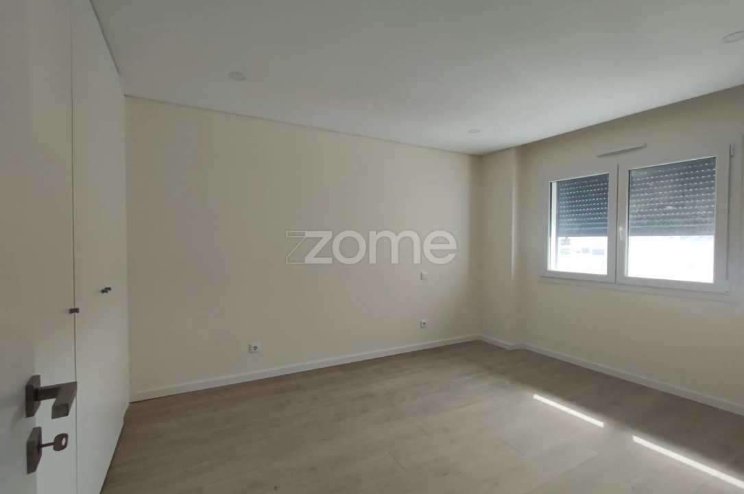 Apartamento T4 para Venda em Odivelas Foto 36