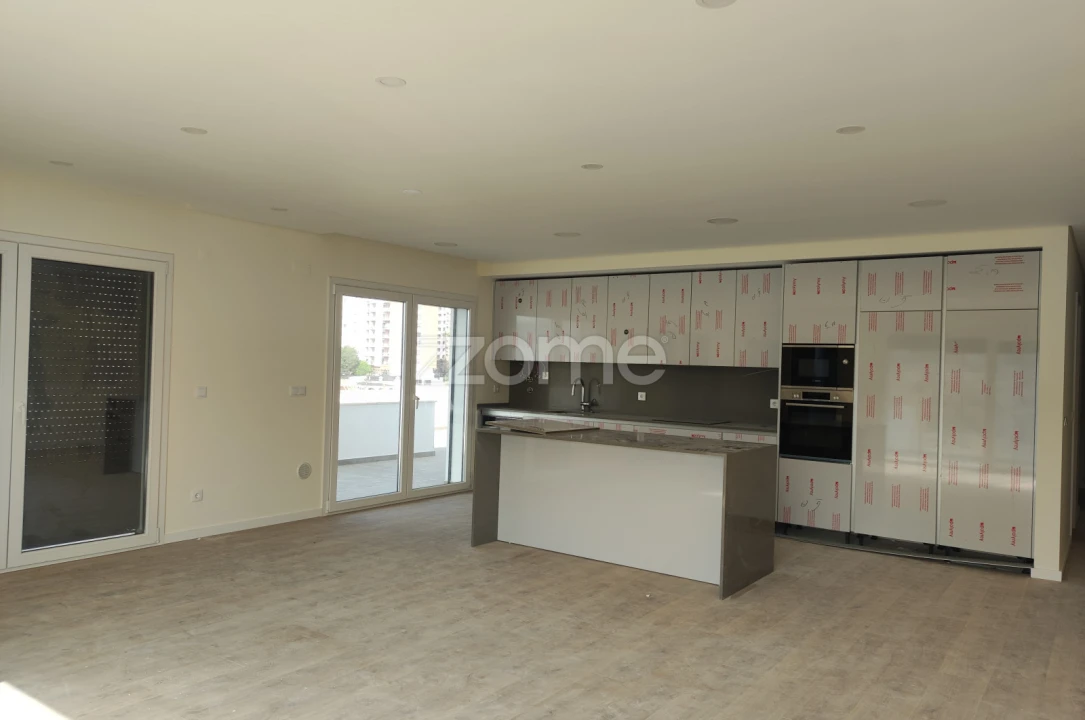 Apartamento T4 para Venda em Odivelas Foto 46