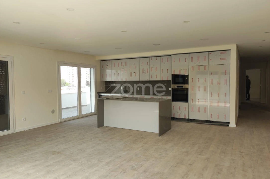 Apartamento T4 para Venda em Odivelas Foto 47