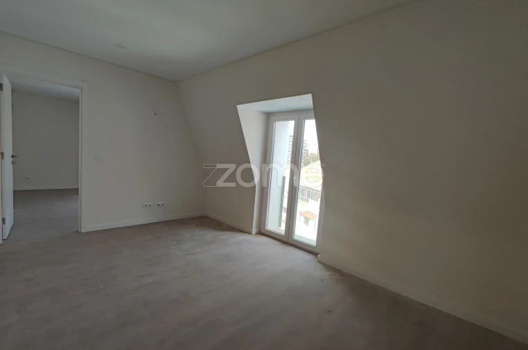 Apartamento T4 para Venda em Odivelas Foto 9