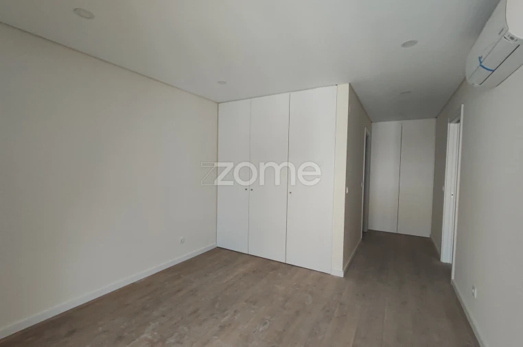 Apartamento T4 para Venda em Odivelas Foto 32
