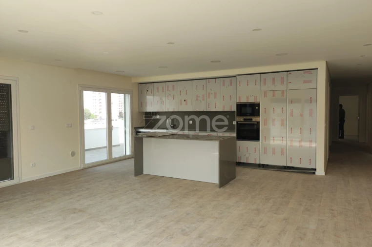 Apartamento T4 para Venda em Odivelas Foto 47