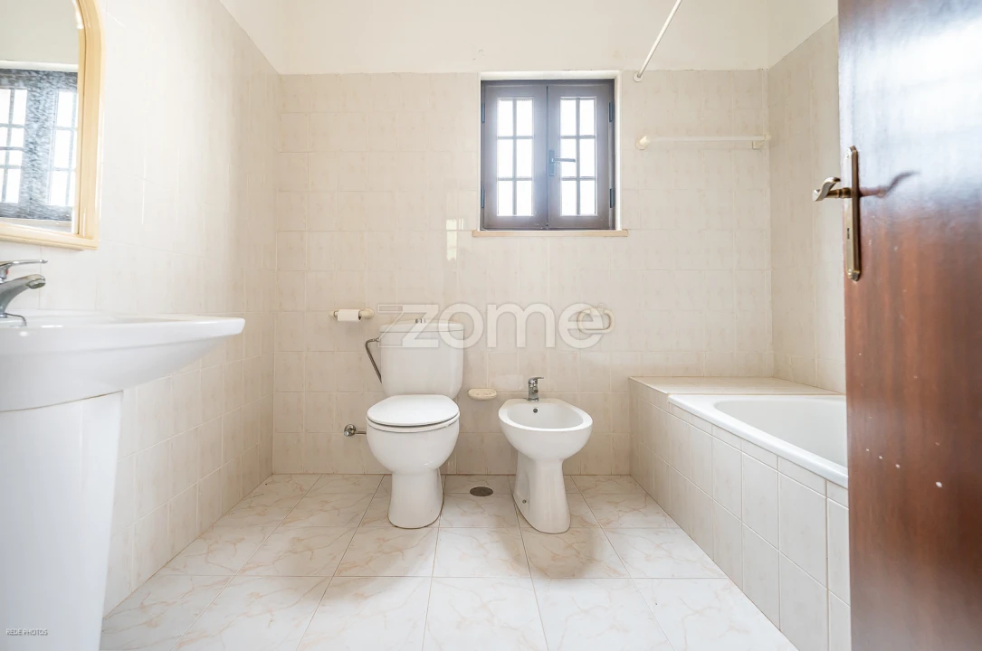 Moradia T4 para Venda em Ventosa Foto 13