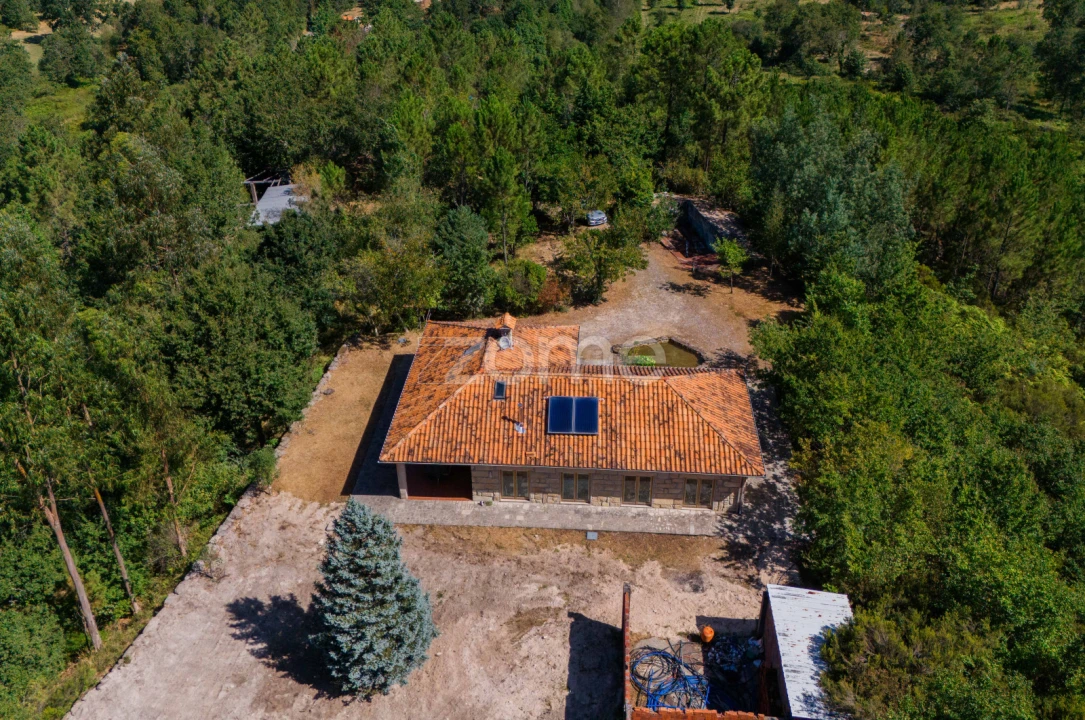 Moradia T3 para Venda em Campo do Geres Foto 34