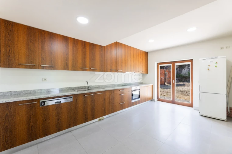 Moradia T3 para Venda em Campo do Geres Foto 13