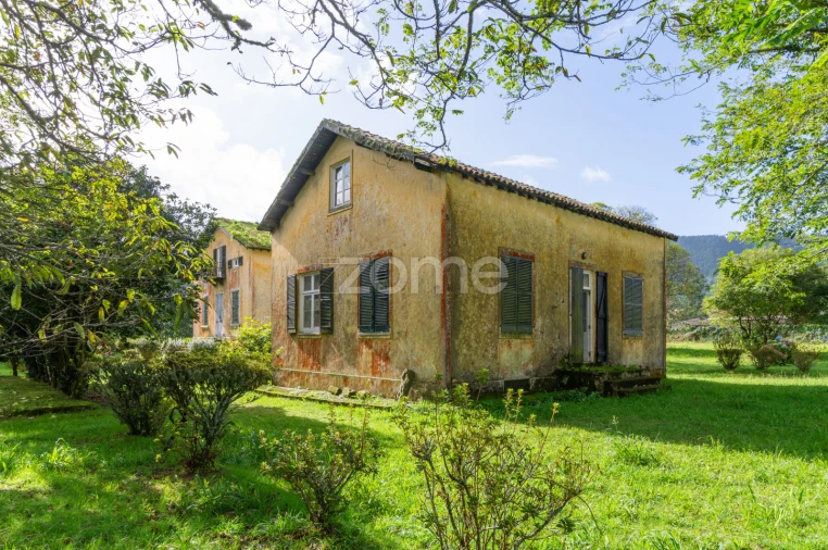 Moradia T8 para Venda em Sete Cidades Foto 2