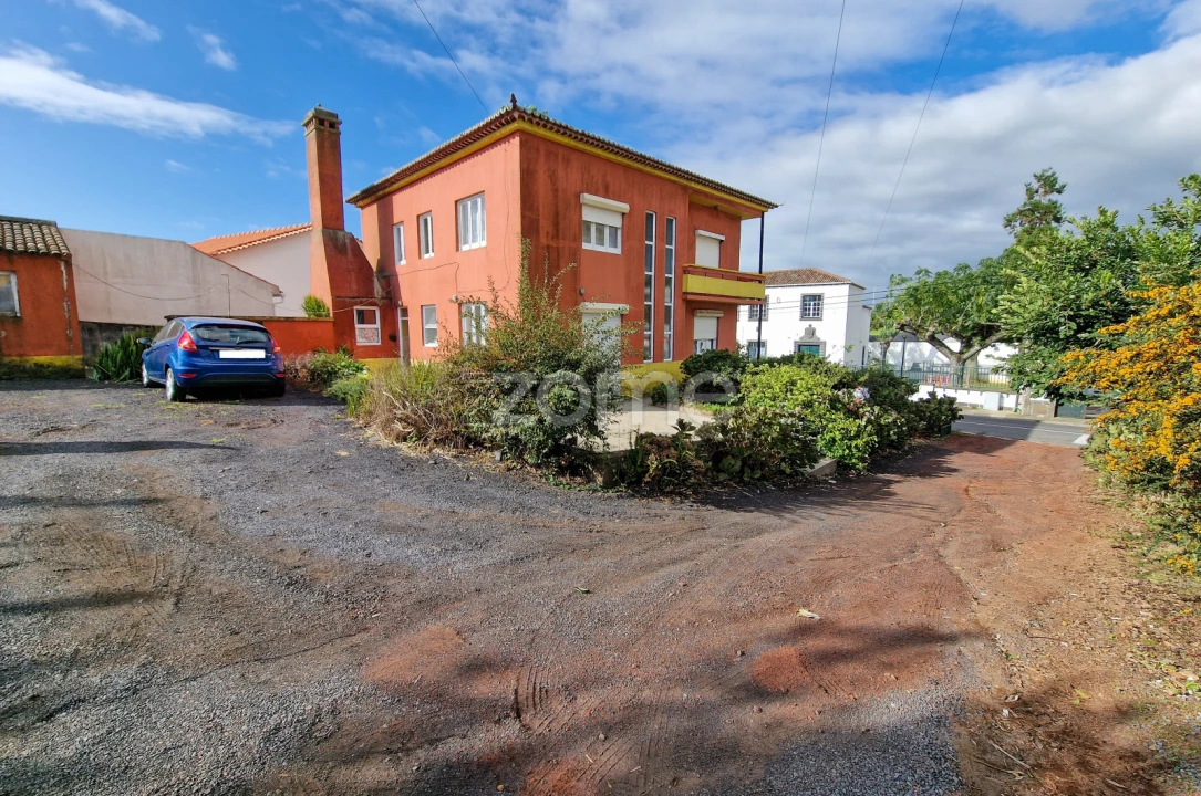 Moradia T4 para Venda em Cabouco Foto 1