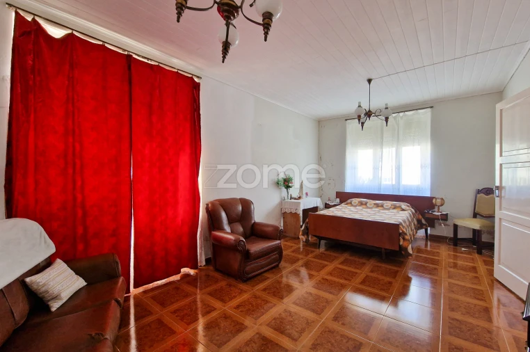 Moradia T4 para Venda em Cabouco Foto 8