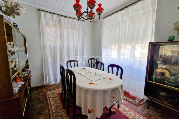 Moradia T4 para Venda em Cabouco Foto 4