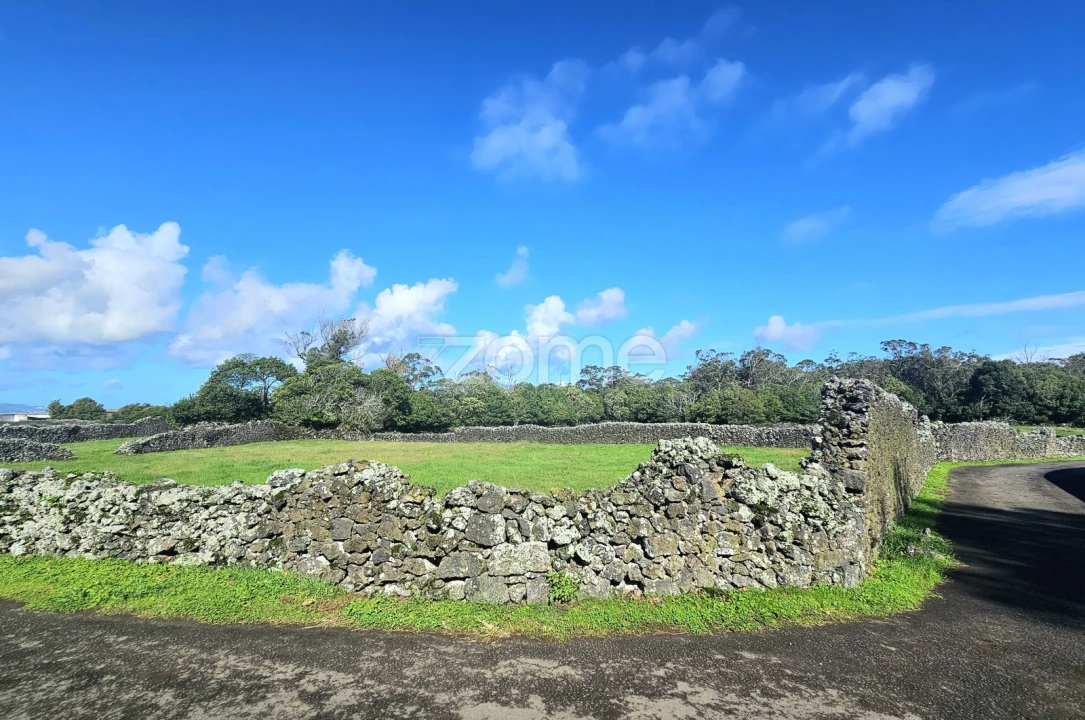 Terreno para Venda em Rabo de Peixe Foto 3