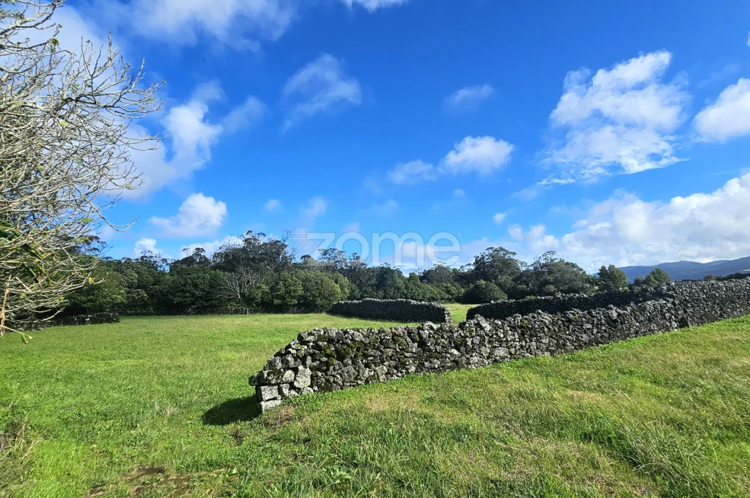 Terreno para Venda em Rabo de Peixe Foto 8