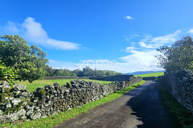 Terreno para Venda em Rabo de Peixe Foto 4
