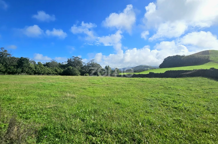 Terreno para Venda em Rabo de Peixe Foto 10