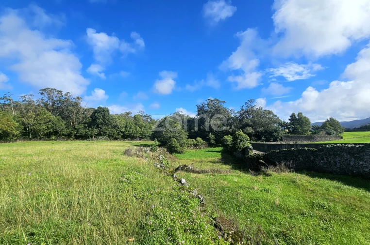 Terreno para Venda em Rabo de Peixe Foto 12