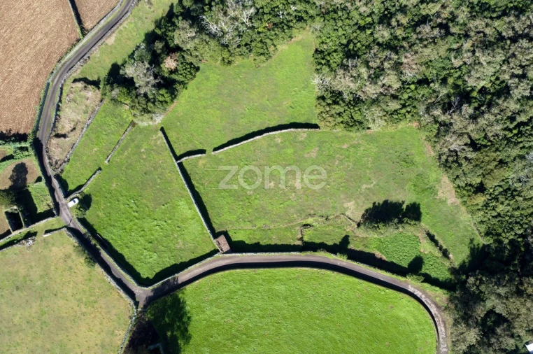 Terreno para Venda em Rabo de Peixe Foto 1