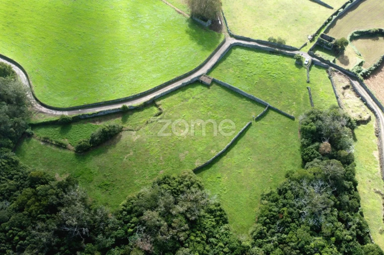 Terreno para Venda em Rabo de Peixe Foto 19