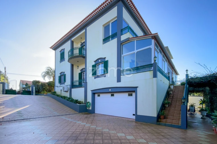 Moradia T4 para Venda em Pico da Pedra Foto 3