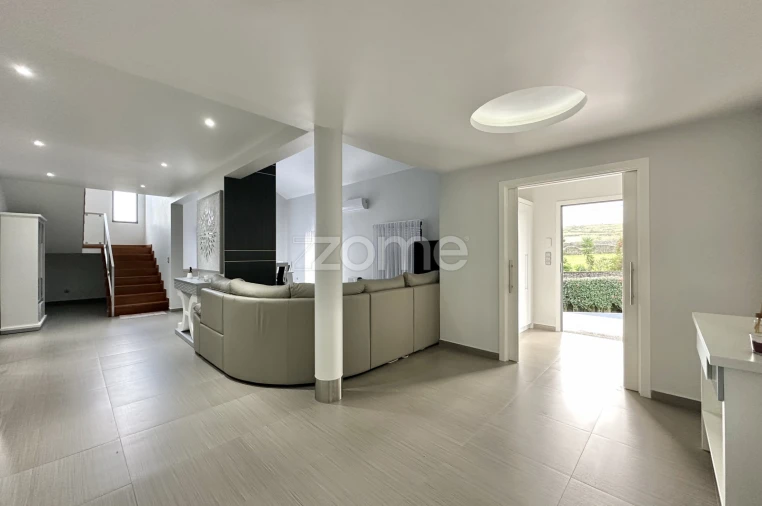 Moradia T6 para Venda em Pico da Pedra Foto 4