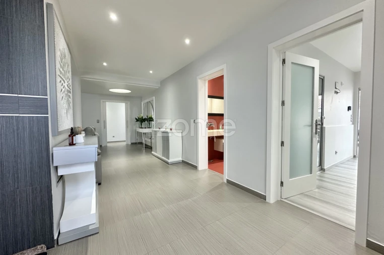 Moradia T6 para Venda em Pico da Pedra Foto 6