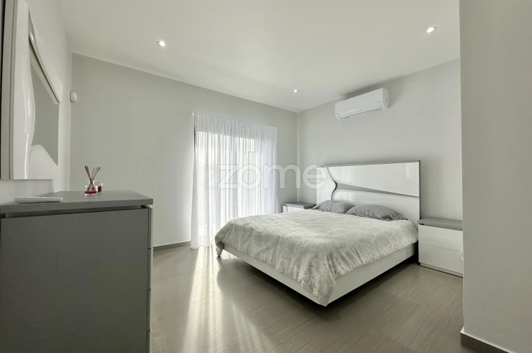 Moradia T6 para Venda em Pico da Pedra Foto 12