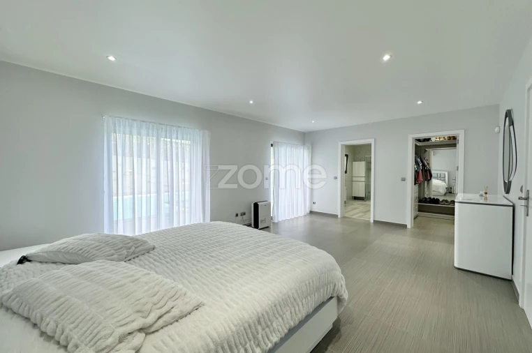 Moradia T6 para Venda em Pico da Pedra Foto 16