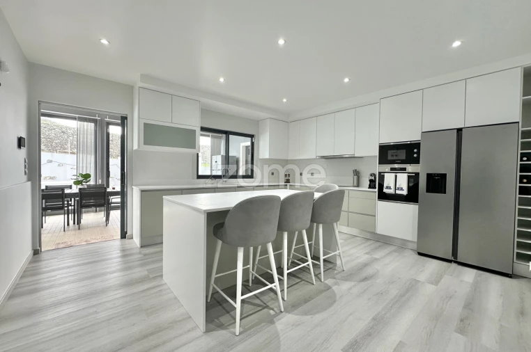 Moradia T6 para Venda em Pico da Pedra Foto 22