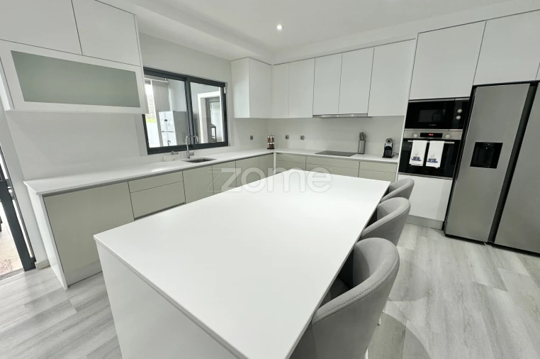 Moradia T6 para Venda em Pico da Pedra Foto 21