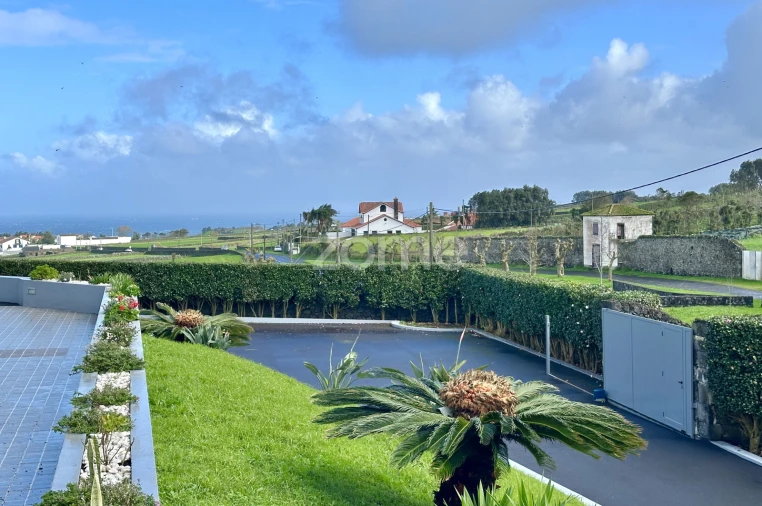 Moradia T6 para Venda em Pico da Pedra Foto 3