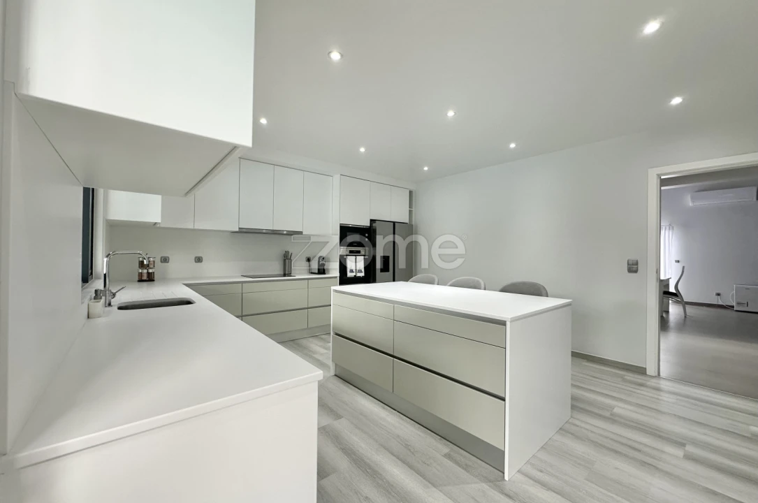 Moradia T6 para Venda em Pico da Pedra Foto 23