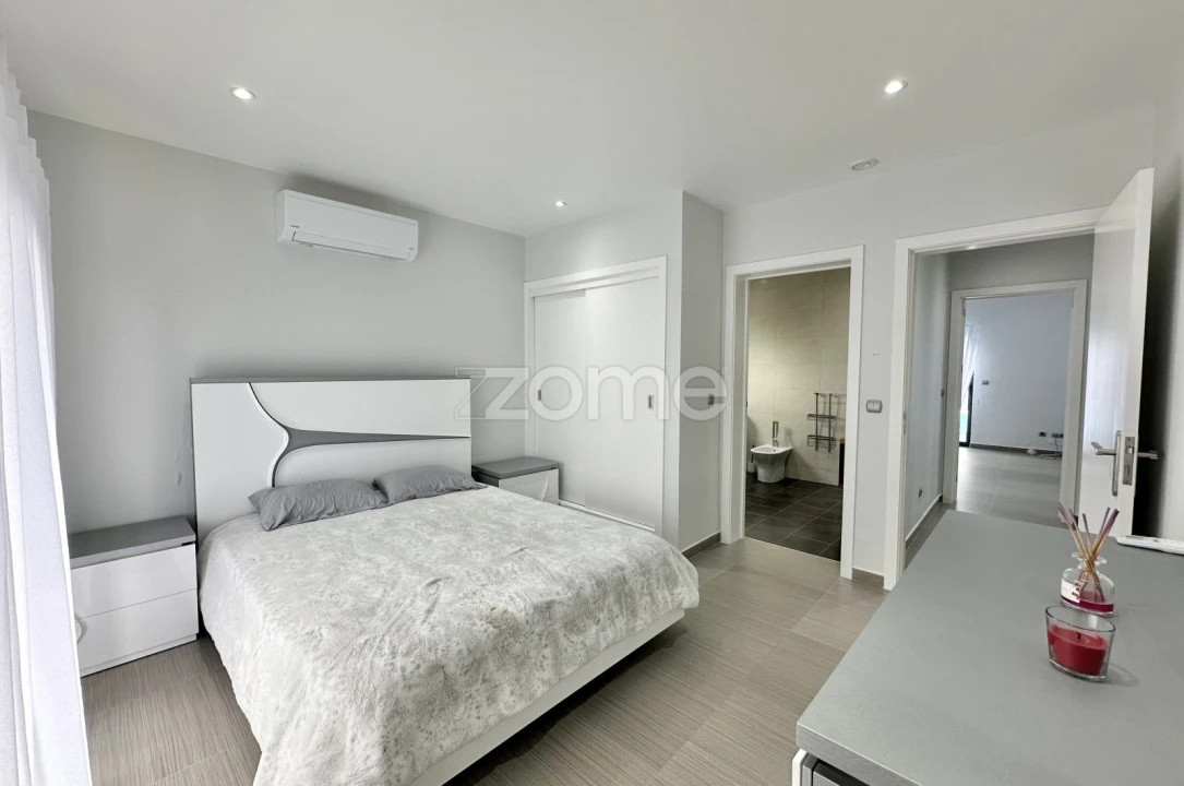 Moradia T6 para Venda em Pico da Pedra Foto 11