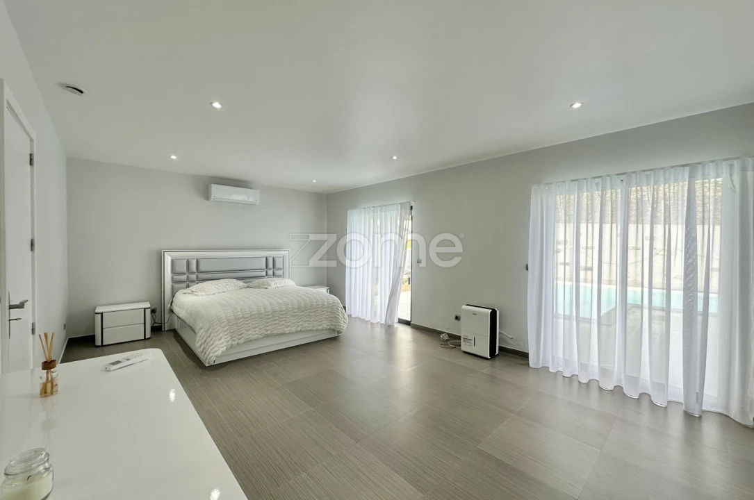 Moradia T6 para Venda em Pico da Pedra Foto 15