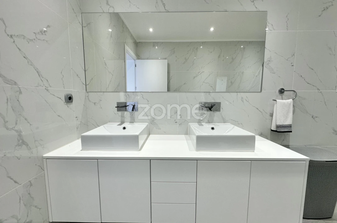 Moradia T6 para Venda em Pico da Pedra Foto 19