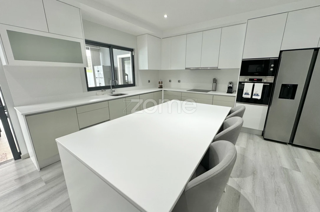 Moradia T6 para Venda em Pico da Pedra Foto 21