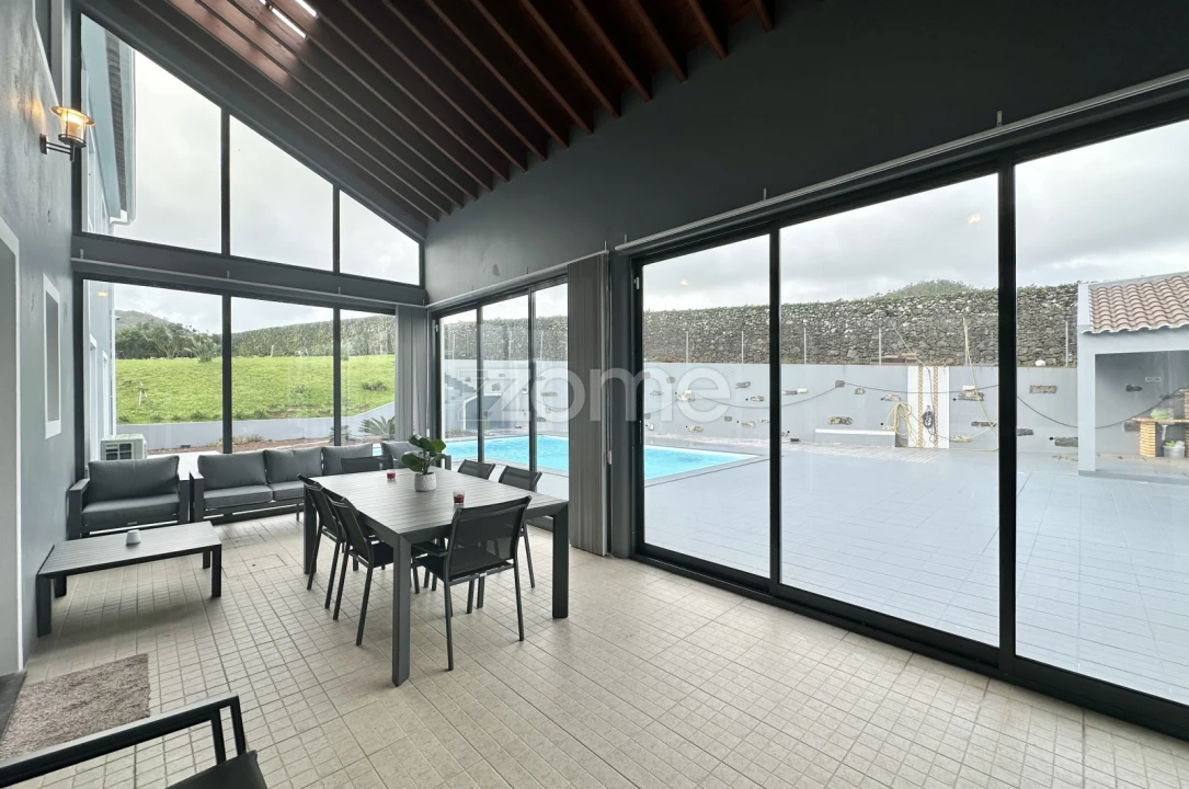 Moradia T6 para Venda em Pico da Pedra Foto 24