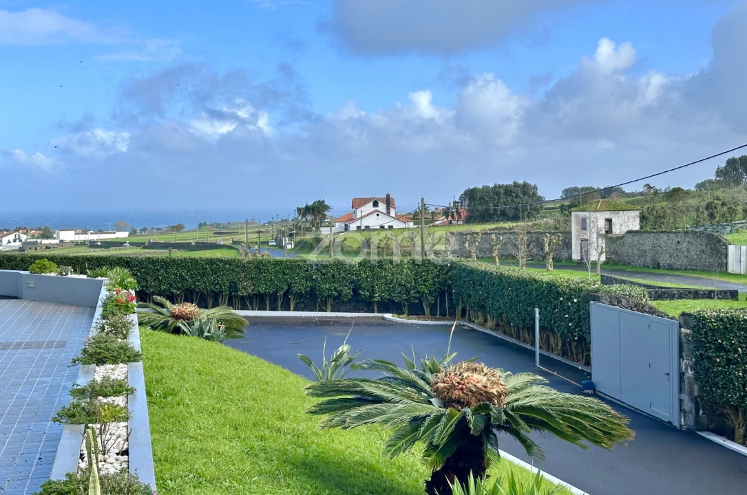 Moradia T6 para Venda em Pico da Pedra Foto 3