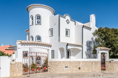 Moradia T4 para Venda em Lagos (São Sebastião e Santa Maria)