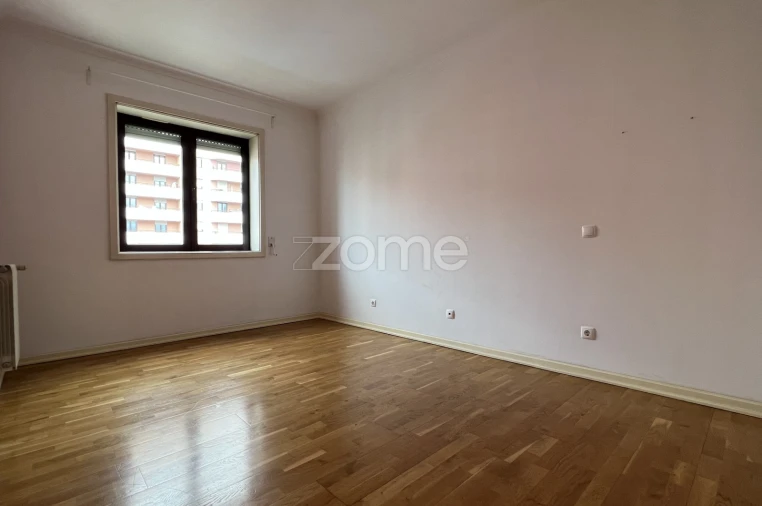 Apartamento T2 para Arrendamento em São Domingos de Benfica Foto 8