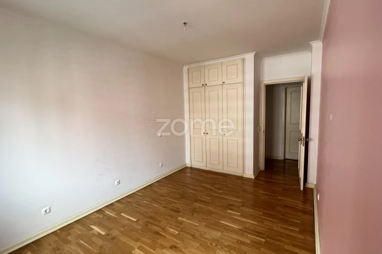 Apartamento T2 para Arrendamento em São Domingos de Benfica Foto 2